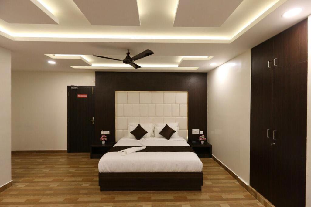 Hotel Rich Inn شيناي المظهر الخارجي الصورة