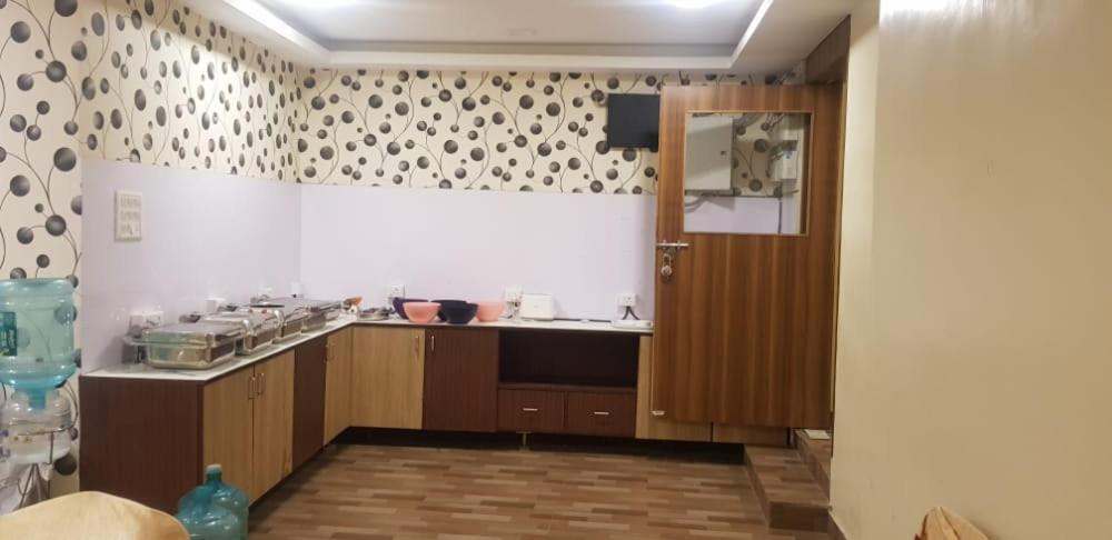 Hotel Rich Inn شيناي المظهر الخارجي الصورة